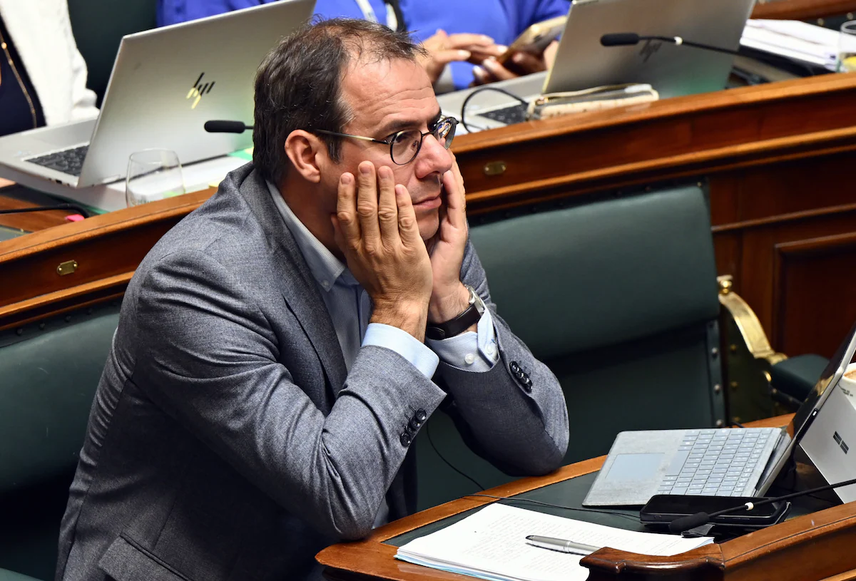 "Plus d’un chômeur sur deux qui va être exclu au cours de l’année prochaine et de l’année suivante est d’origine étrangère, donc ça fait moins de la moitié qui sont Belges en réalité."